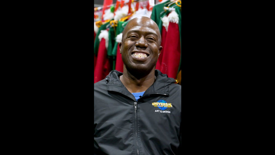 Universal Holiday Parade Spotlight